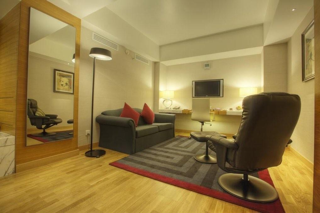 Avari Tower Karatschi Zimmer foto A suite at the hotel