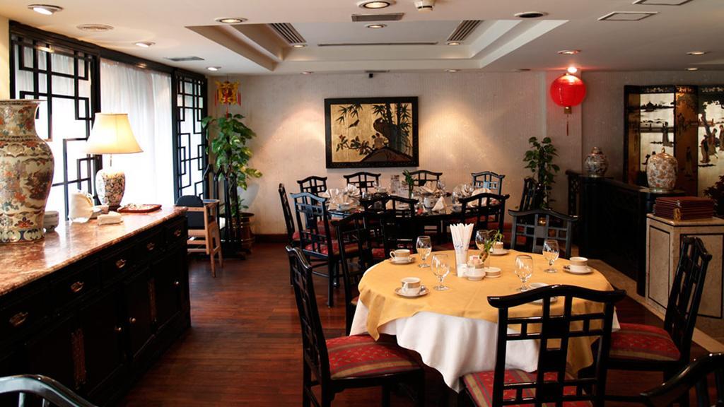 Avari Tower Karatschi Exterior foto Interior of a restaurant in Beijing
