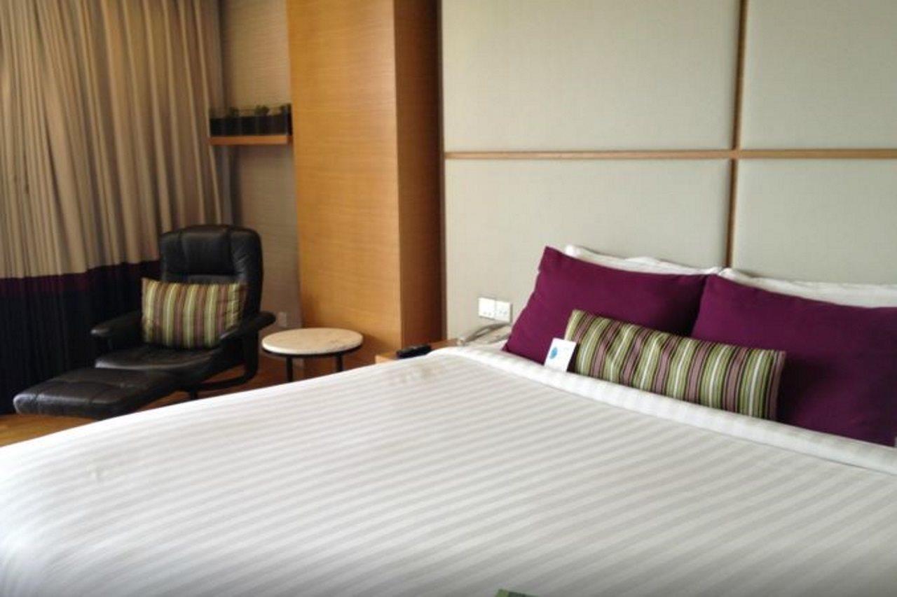 Avari Tower Karatschi Exterior foto A room at the hotel