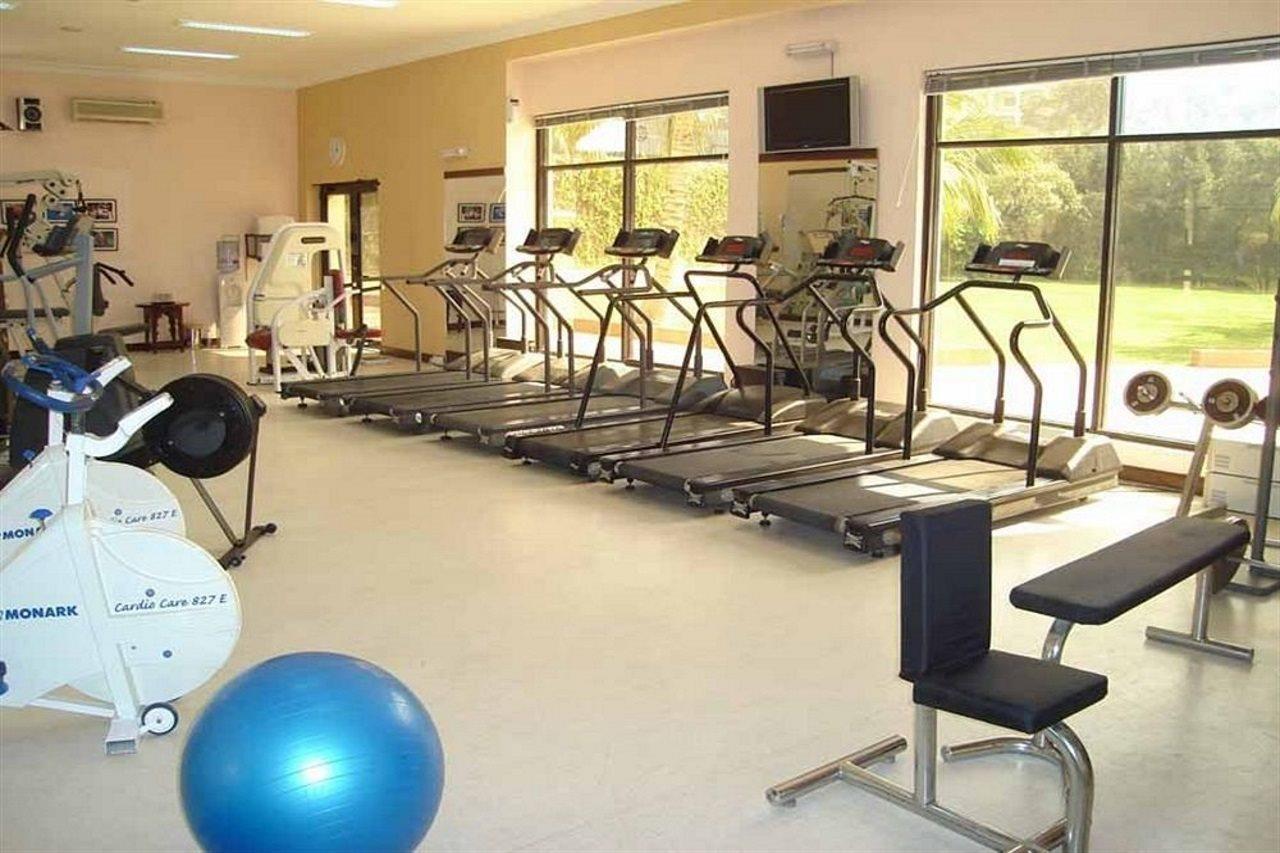 Avari Tower Karatschi Exterior foto A typical gym