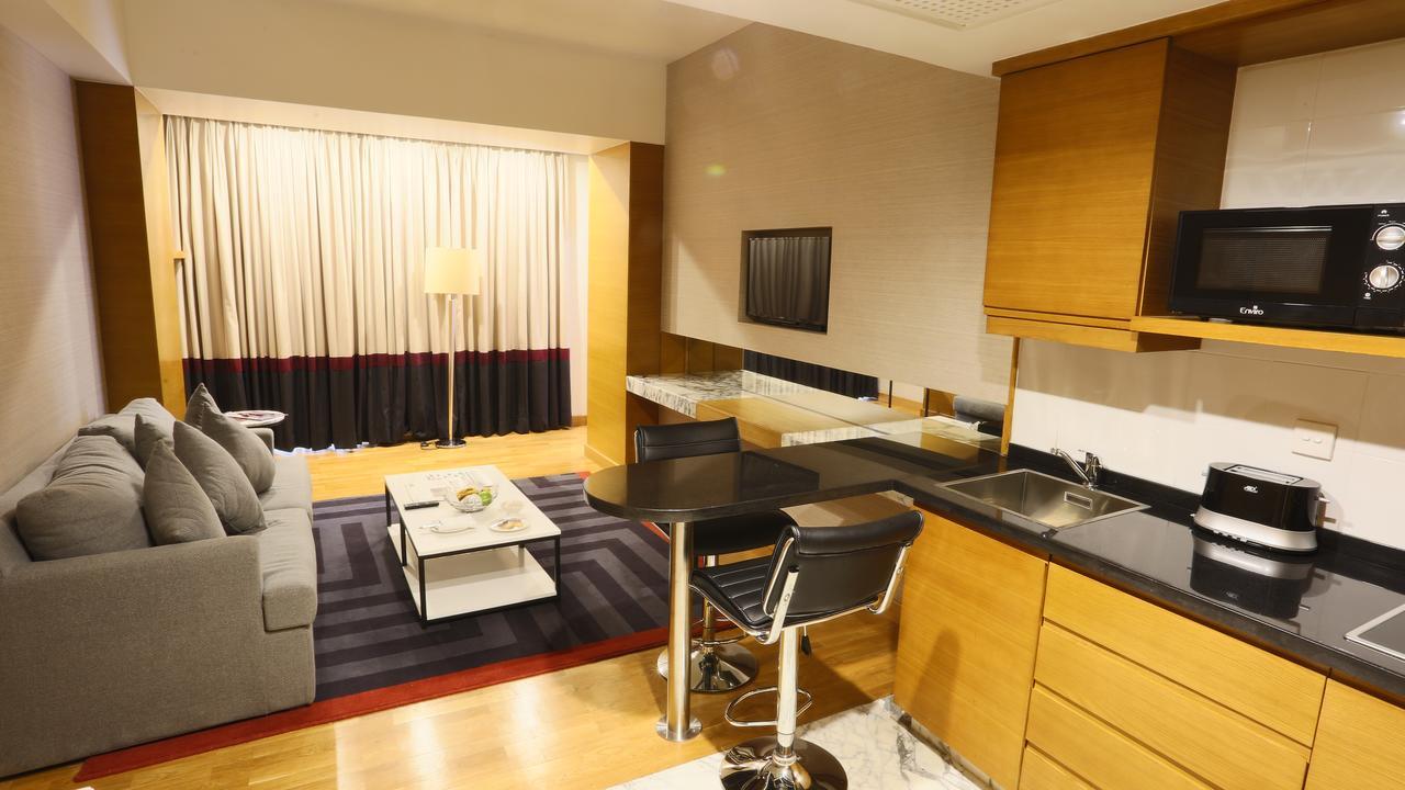 Avari Tower Karatschi Exterior foto A typical studio apartment