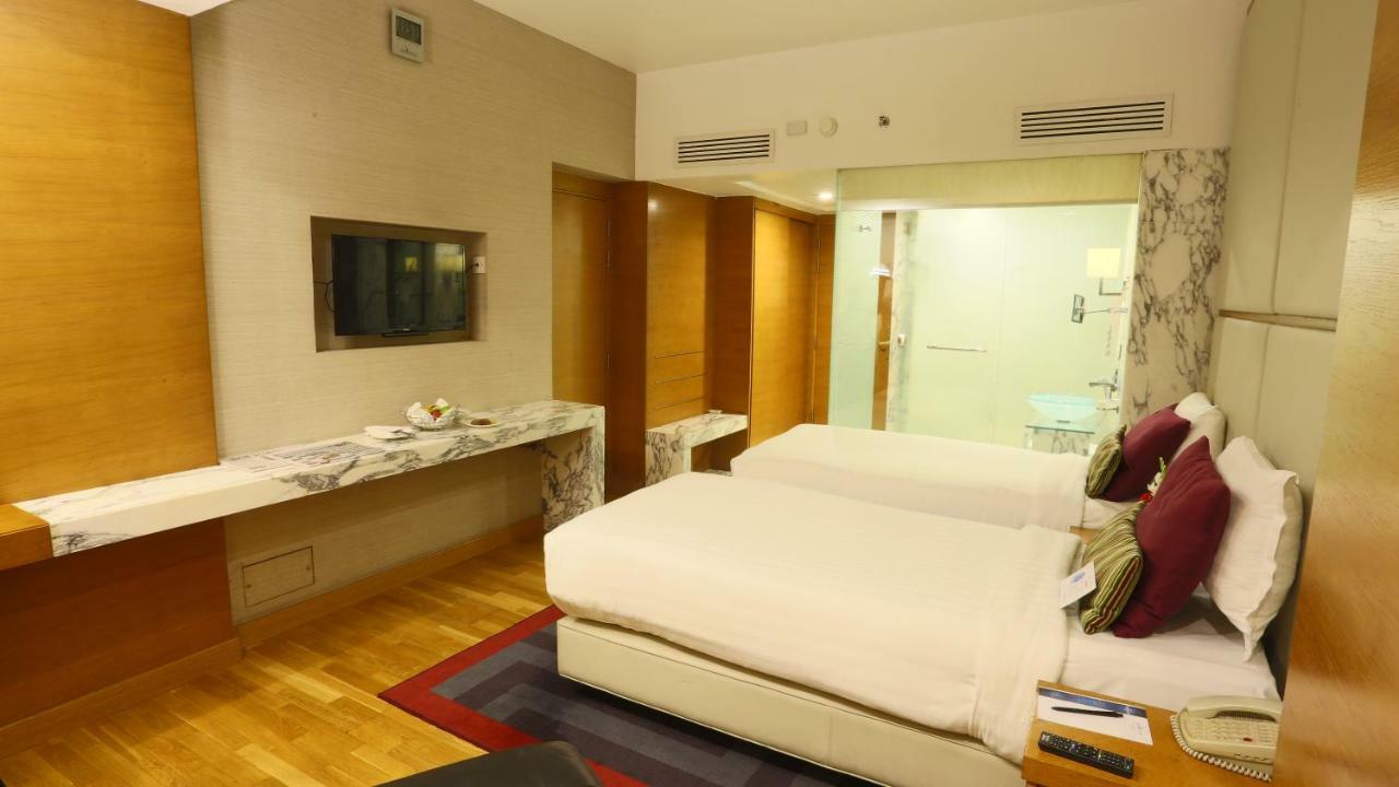 Avari Tower Karatschi Exterior foto A room at the Park Hotel, New Delhi