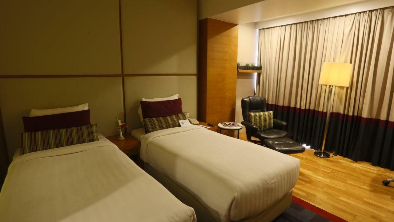 Avari Tower Karatschi Exterior foto A room at the hotel