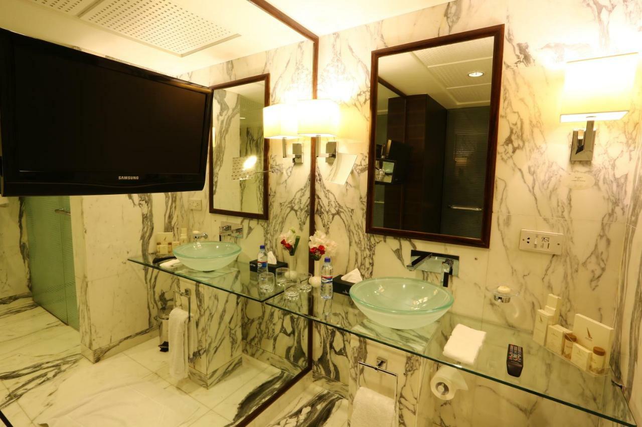 Avari Tower Karatschi Exterior foto Bathroom