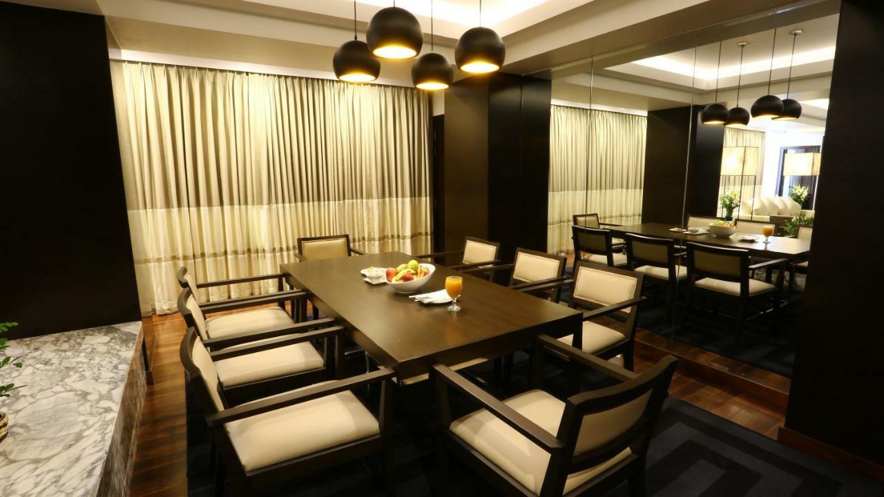Avari Tower Karatschi Exterior foto A dining room